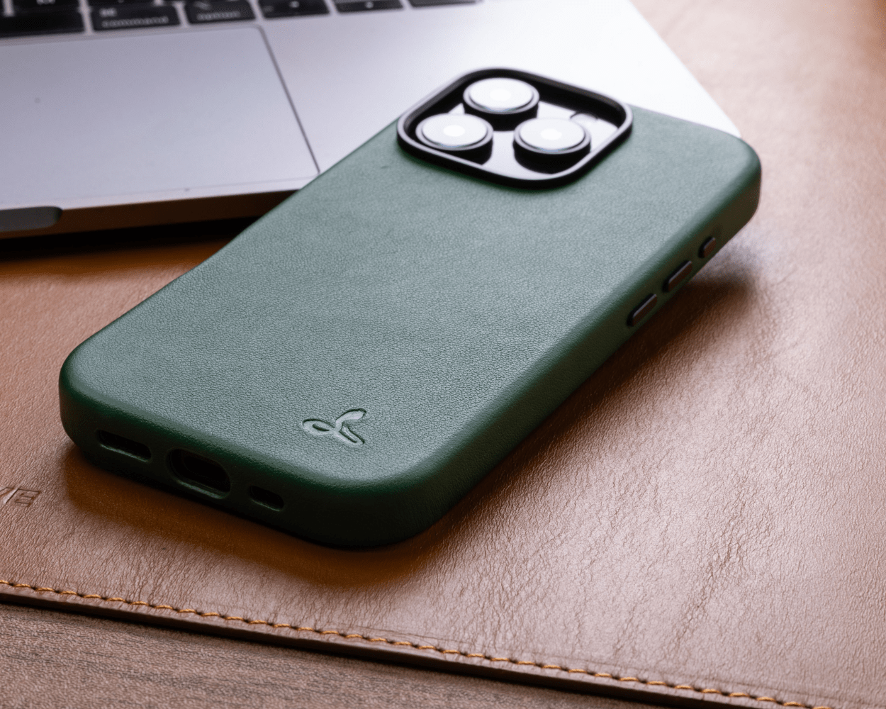 Apple iPhone 16 Pro - Metro Leather Bumper Phone Case