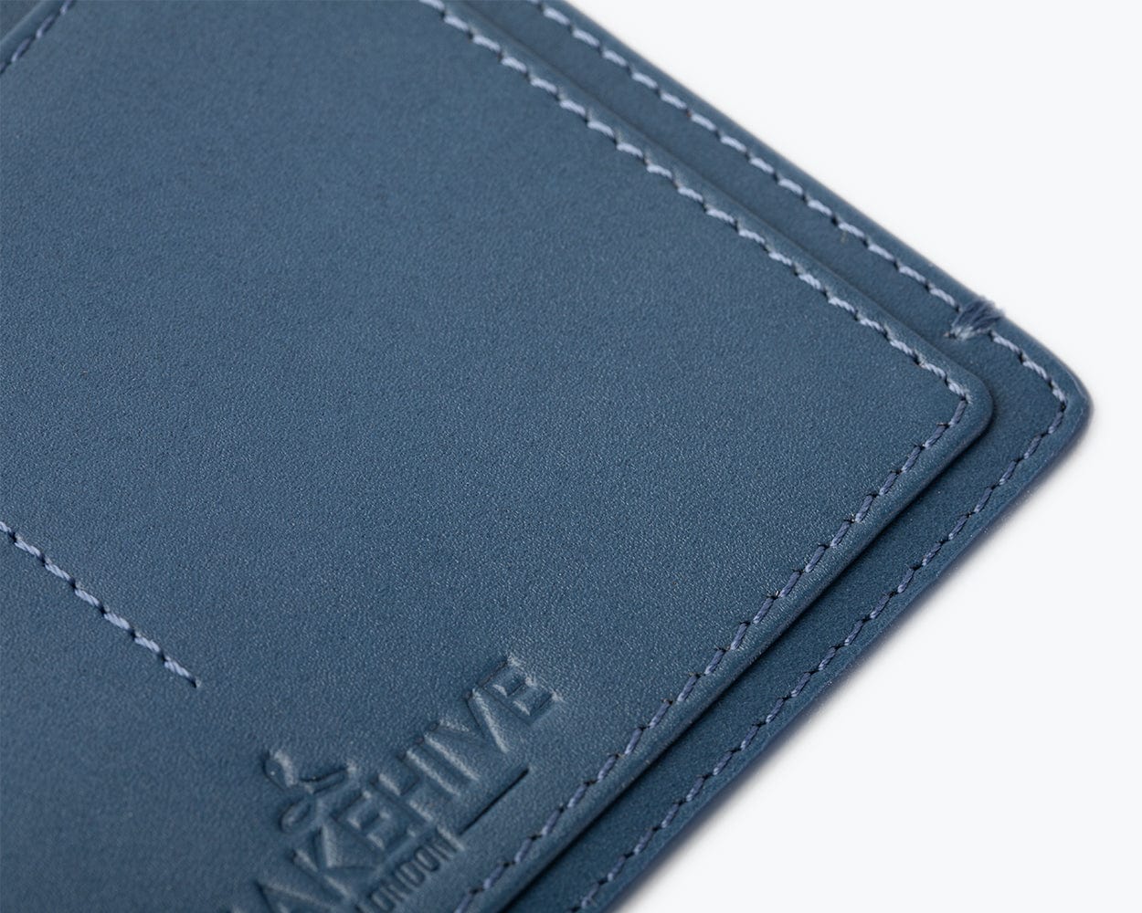 LEATHER PASSPORT HOLDER - THE ESSENTIAL COLLECTION