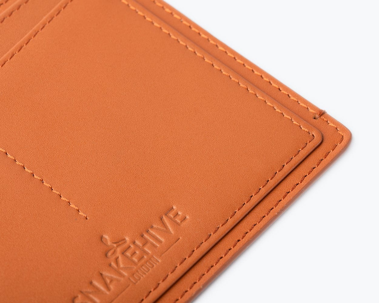 LEATHER PASSPORT HOLDER - THE ESSENTIAL COLLECTION