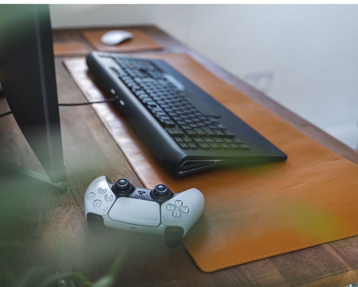 Metro Leather Desk Mat Large - Snakehive UK
