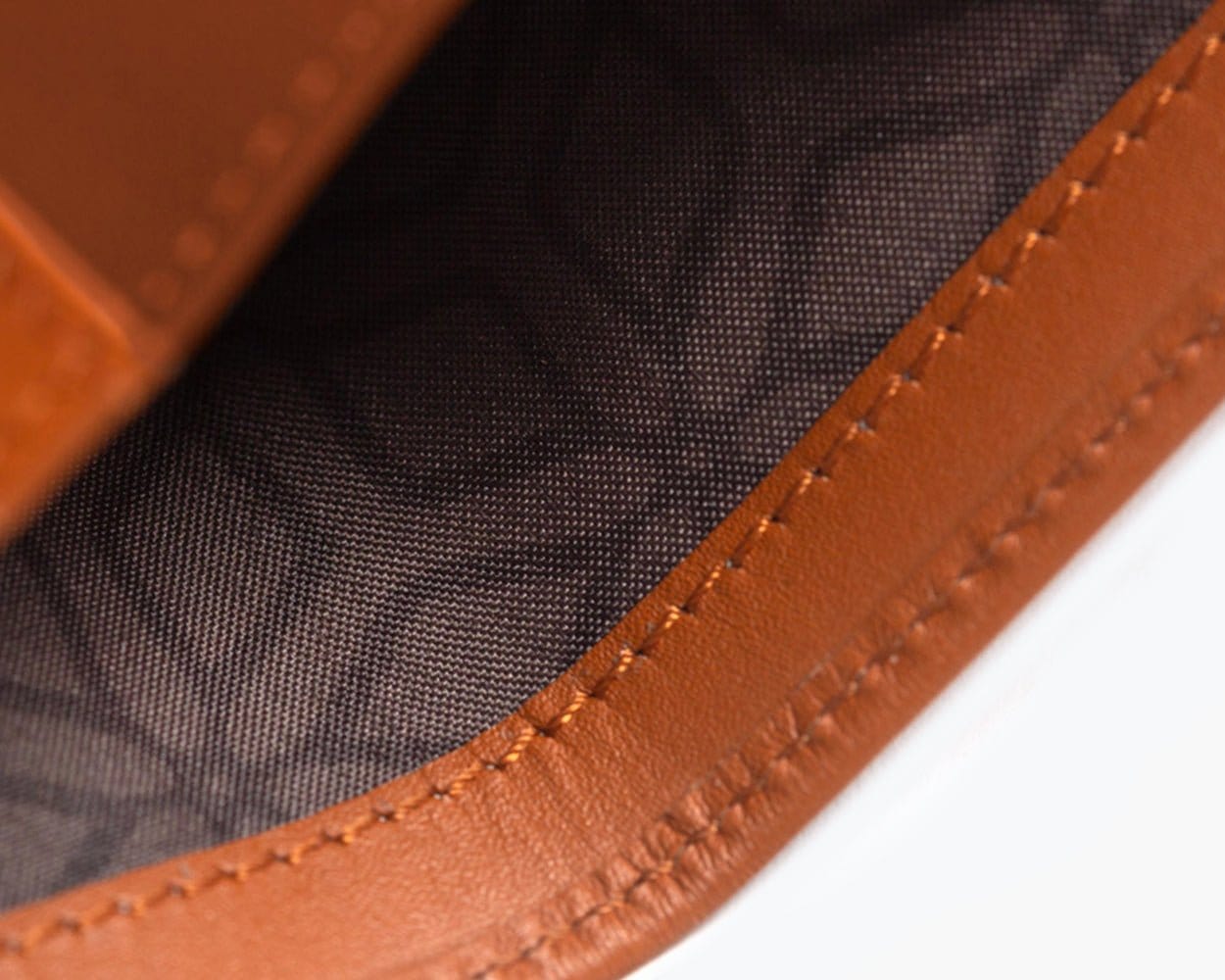 LEATHER BIFOLD WALLET - THE ESSENTIAL COLLECTION Cognac - Snakehive UK