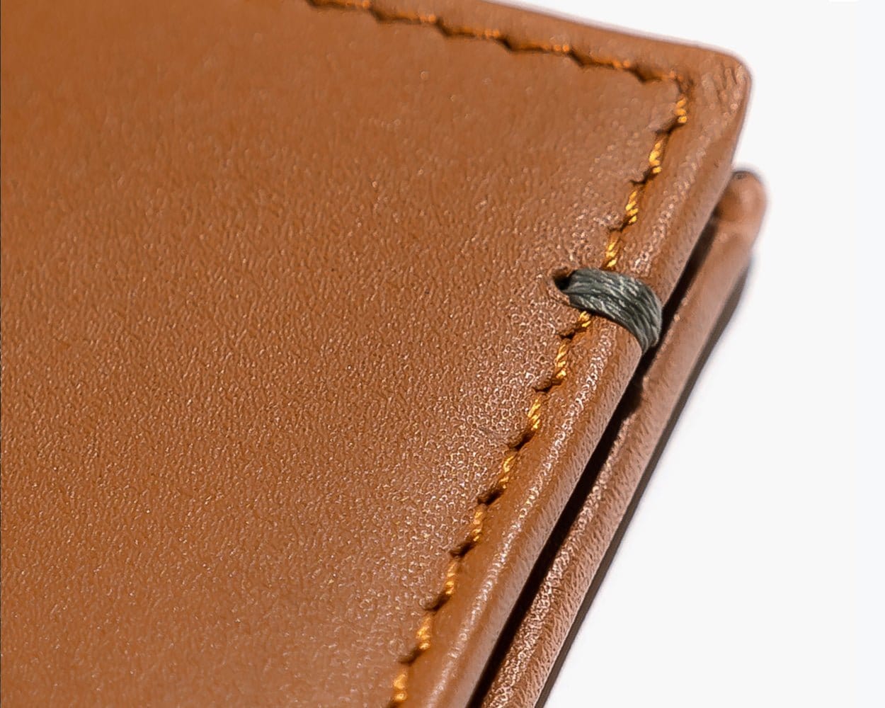 LEATHER BIFOLD WALLET - THE ESSENTIAL COLLECTION Cognac - Snakehive UK