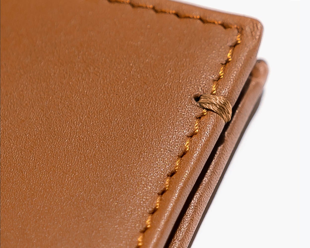 LEATHER BIFOLD WALLET - THE ESSENTIAL COLLECTION Cognac - Snakehive UK