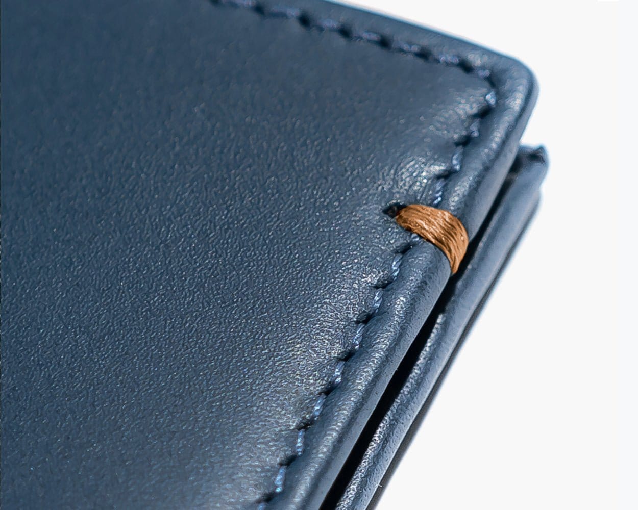 LEATHER BIFOLD WALLET - THE ESSENTIAL COLLECTION Cognac - Snakehive UK